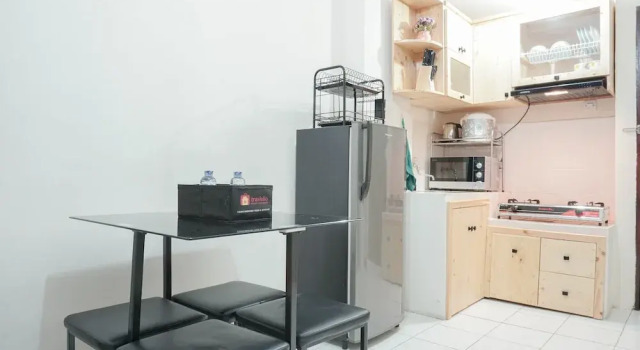 Nice and Homey 2BR City Park Apartment, Prenota Appartamento Giacarta Jakarta Province