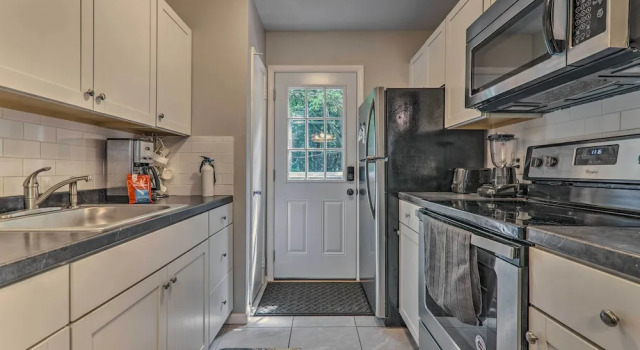 Коттедж Fire Pit & Community Perks: Blakeslee Cottage!