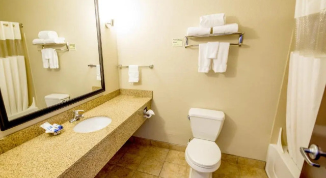 Номер Standard Best Western Plus Eastgate Inn & Suites