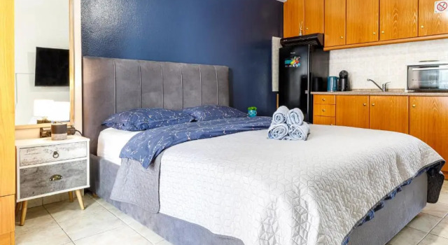 Студия Standard Blaze Studios & Apartments