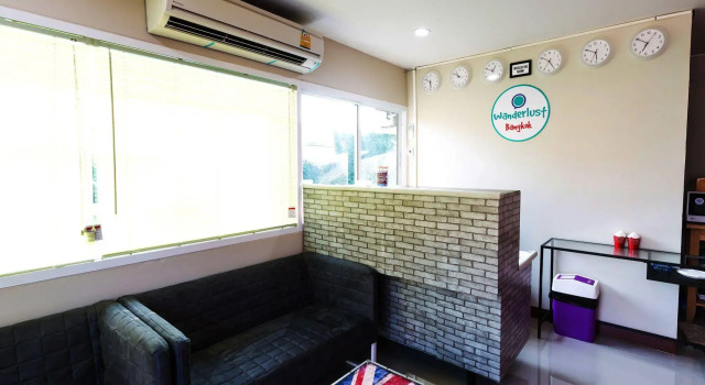 Wanderlust Bangkok Hostel, Забронировать Хостел Отели Лат-Крабанг с парковкой, рядом с Латкрабанг, Парковка