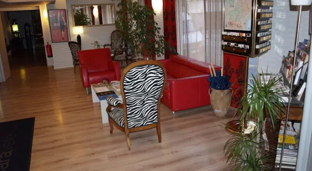 Hôtel La Caravelle, Забронировать Отель Отели Тулузы с парковкой, рядом с Le Pont Neuf, Парковка