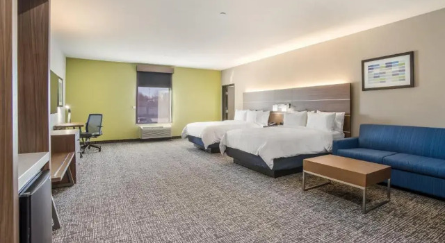 Люкс c 1 комнатой Holiday Inn Express & Suites Tulsa East - Catoosa by IHG