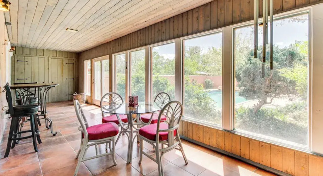 Коттедж 3 Mi to Zoo & Garden: ABQ Home w/ Heated Pool!