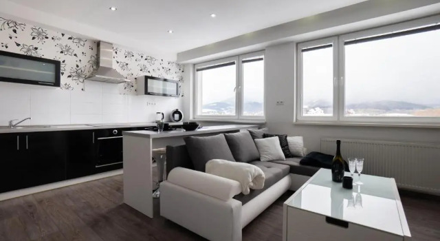 Great Apartment Blck&Wht near center & own parking, Book Lejlighed Martin Žilinský kraj