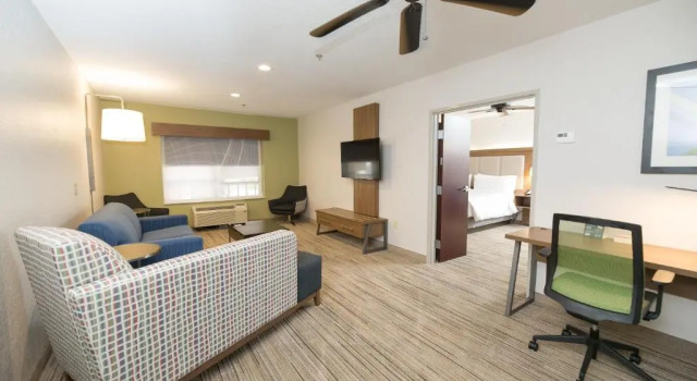 Люкс Holiday Inn Express Hotel & Suites Clinton by IHG