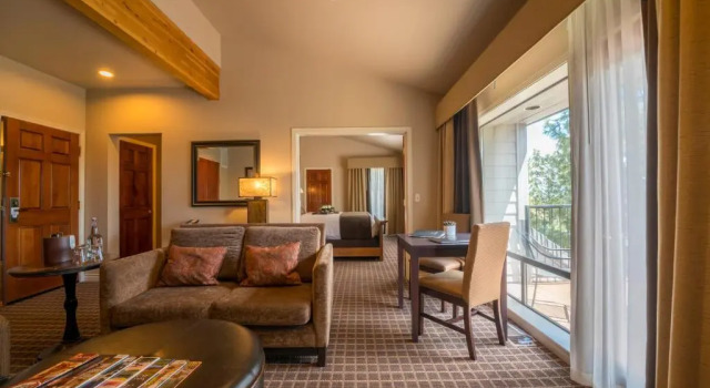 Deluxe Suite mit Flussblick Pine Ridge Inn