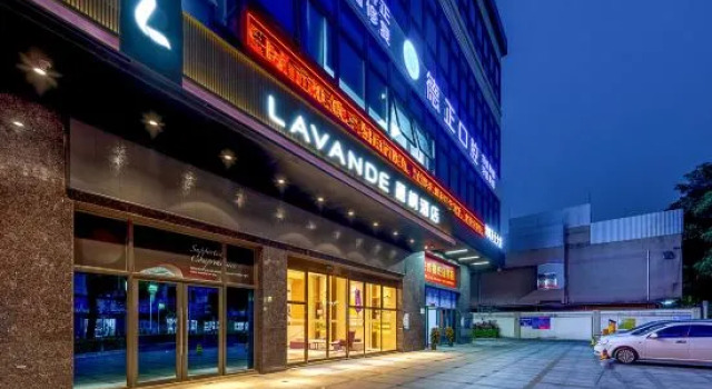 Lavande Hotel(Foshan Qiandeng Lake Pingzhou Jade Street Store), Boek Hotel Hotels in Guangdong met parkeren, Parkeren