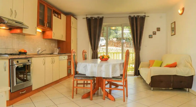 Апартаменты с 2 комнатами с балконом и с видом на море Apartments Marika