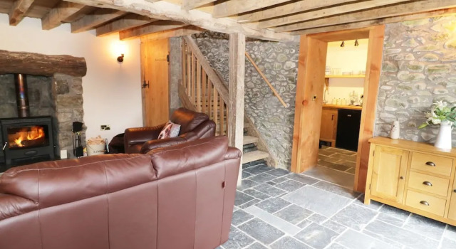 Yr Hen Efail, Rezervați Casă de vacanță Llanfyllin Powys