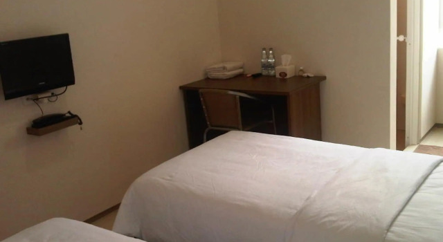 Feliz GH, Book Hotel Hoteller i Surabaya med parkering, nær Marina Plaza, Parkering