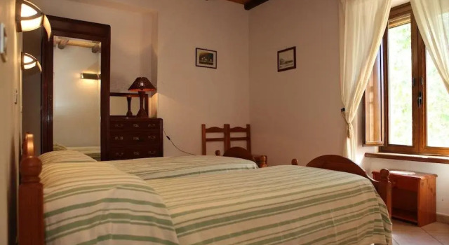 A Sena Runcatini, Book Hotel  