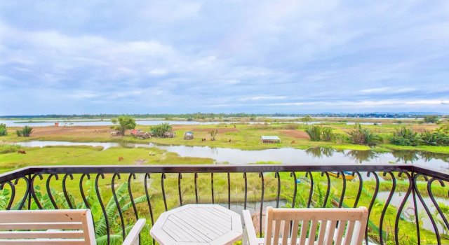 Семейный номер Standard c 1 комнатой с балконом и с видом на реку Riverside Impression Villa