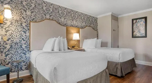 Четырёхместный номер Standard Best Western Plus French Quarter Courtyard Hotel