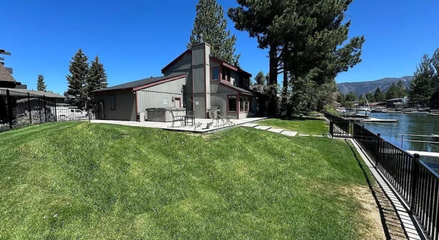 Коттедж 2130 Monterey Drive 4 Bedroom Home by RedAwning