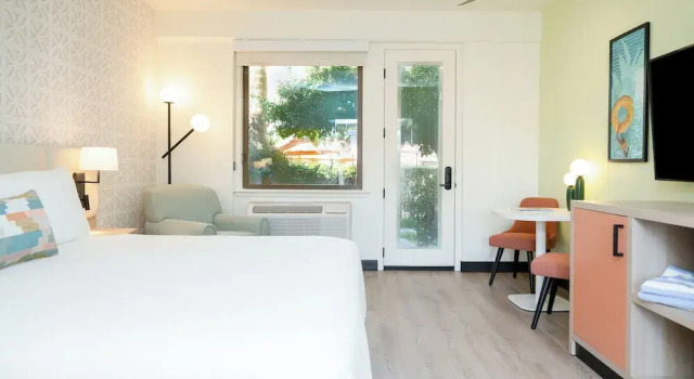 Номер Standard с видом на бассейн Palm Mountain Resort & Spa