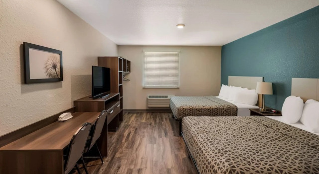 Четырёхместный номер Standard WoodSpring Suites West Palm Beach