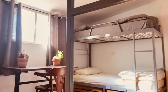 Кровать в общем номере (женский номер) Al Yakhour Hostel