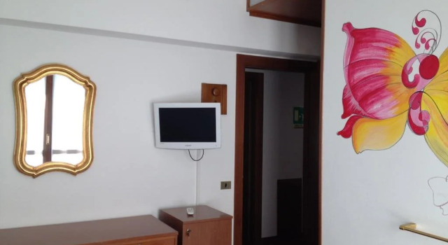 Hotel Volta, Book Hotel 3-stjernede hoteller i Canzo, 3*