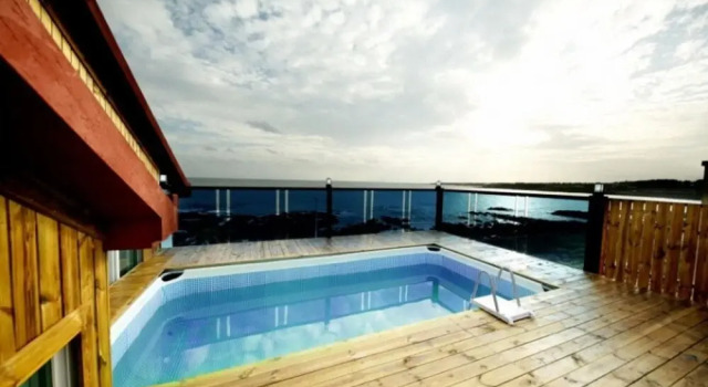 Seogwipo Jijunghae Pool Villa Pension, Забронировать Вилла Виллы Pyoseon, Вилла
