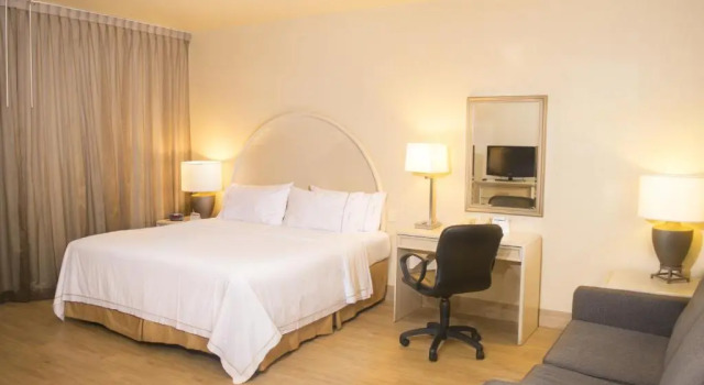 Люкс Holiday Inn Express Monterrey Galerias-San Jeronimo by IHG