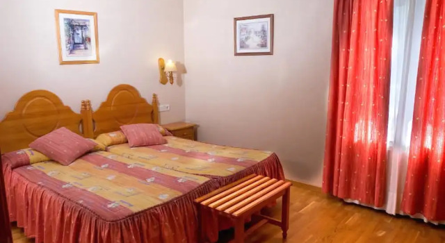 Hotel Turrull, Забронировать Отель Отели Вьельа Э Михаран с завтраком, рядом с Церковь Св. Михаила, Завтраки