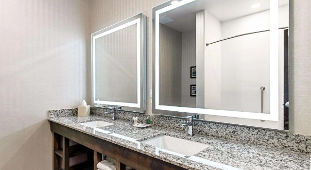 Четырёхместный люкс Comfort Suites Grove City - Columbus South