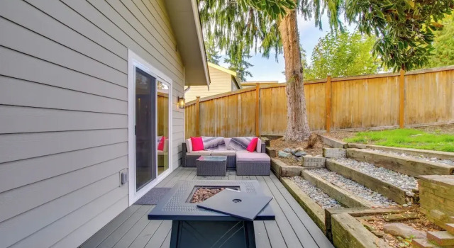 Private Yard & Fire Pit! Modern Kirkland Abode, Забронировать Дом для отпуска Киркленд штат Вашингтон