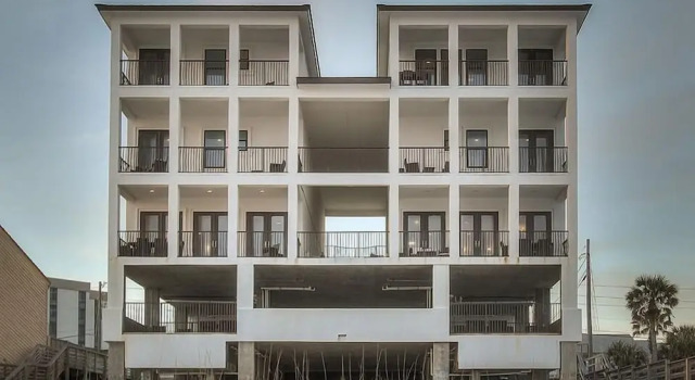 Soleil et Mer 13 Bedroom Holiday Home by Five Star Properties, Забронировать Дом для отпуска Отели Дестин с парковкой, рядом с Гольф-клуб Golf Garden of Destin, Парковка