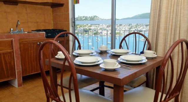Четырёхместный номер Standard с видом на океан Alba Suites Acapulco
