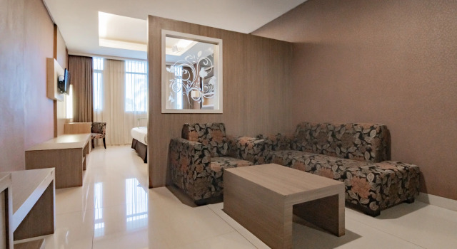 Люкс Urbanview Hotel Newton Riau Bandung by RedDoorz