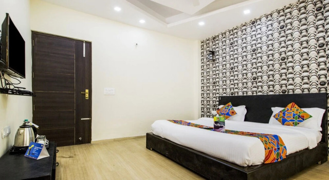 FabHotel Royal Tulip Sushant Lok II, Забронировать Отель Гургаон 