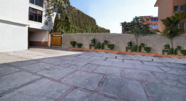 Capital O Hotel Diez, Prenota Hotel Hotel a El Bajio con parcheggio, Parcheggio