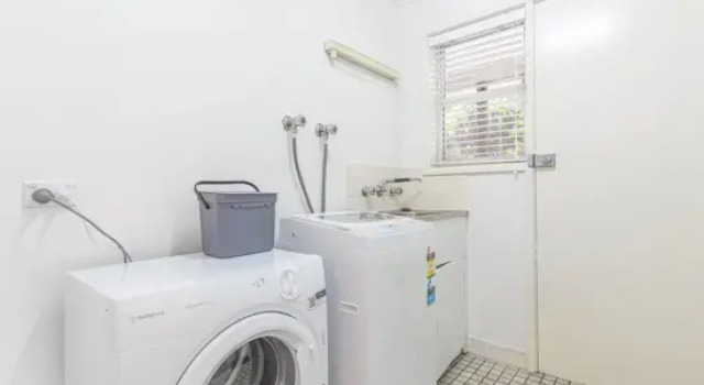 Inviting Rooms in Eastwood with Cafés, Shops & Station Nearby, 预订 酒店 悉尼 悉尼地区