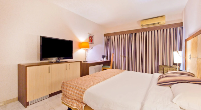 Одноместный номер Standard с балконом Queens Hotel