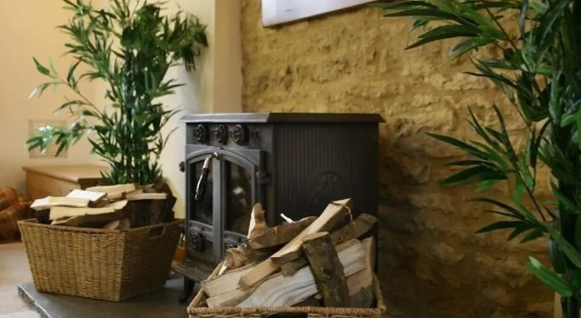 Коттедж Tithe Barn, Lyneham
