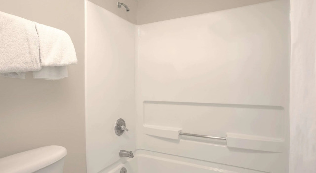 Четырёхместный номер Deluxe Knights Inn Antioch