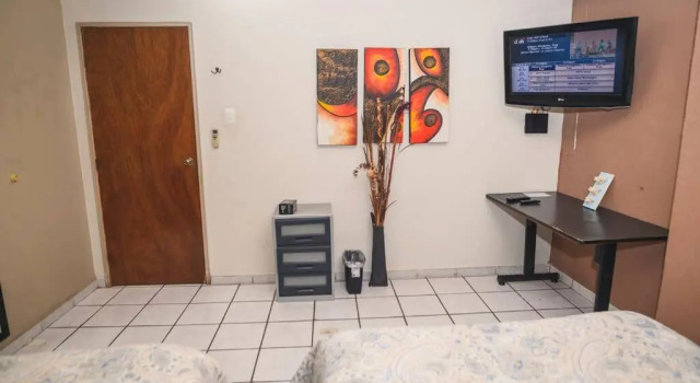 Departamento D centrico 2 camas Tv Ac wifi cocina parking, Prenota Hotel Hotel a El Bajio con parcheggio, Parcheggio