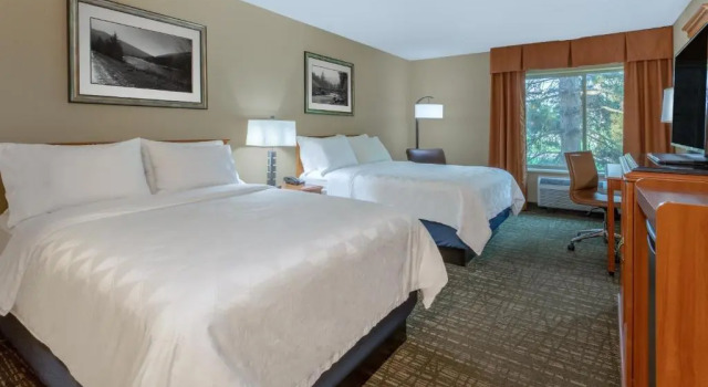 Четырёхместный номер Standard с красивым видом из окна Holiday Inn Missoula Downtown by IHG
