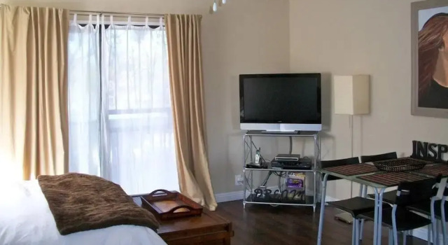 Lovely Licensed Santa Monica Loft Walk to Beach!, Забронировать Отель Отели Лос-Анджелеса 3 звезды, 3*