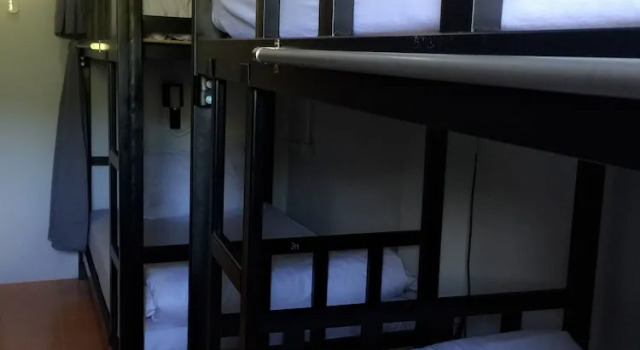 Кровать в общем номере The Metallic Hostel