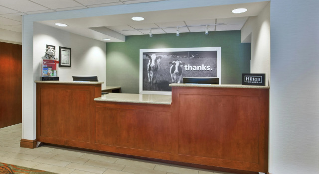Hampton Inn White River Junction, Varaa Hotelli Hotellit New England uima-altaalla, Uima-allas
