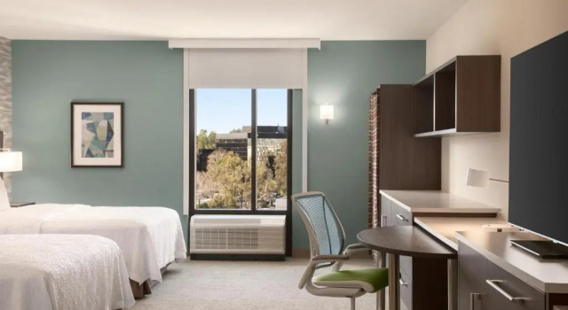 Четырёхместная студия-люкс Accessible Home2 Suites By Hilton Woodland Hills Los Angeles