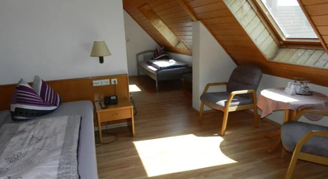 Hotel Garni KAMBEITZ, Prenota Hotel Otigheim 