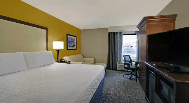 Двухместный номер Premium с видом на реку Holiday Inn Express & Suites Cincinnati Riverfront by IHG