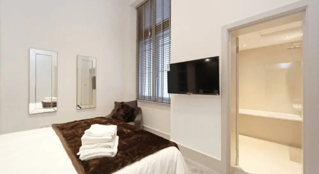 Modern 2 Bedroom Kensington Home