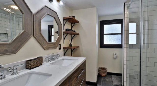 Коттедж Whitetail Chalet 4 Bedroom Home