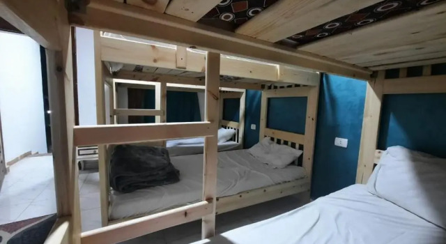 Кровать в общем номере (женский номер) Octopus Hotel