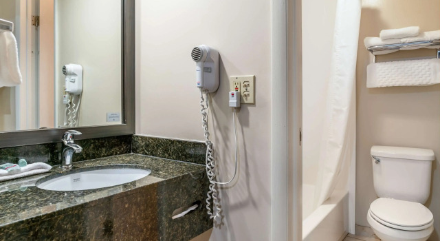 Четырёхместный номер Standard с балконом и с видом на реку Best Western River Terrace