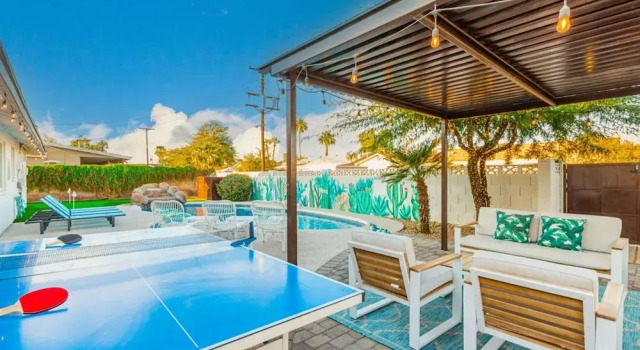 Vacay on Villa Pool Putting Grn Old Town, Забронировать Вилла Отели Скотсдейл с парковкой, Парковка